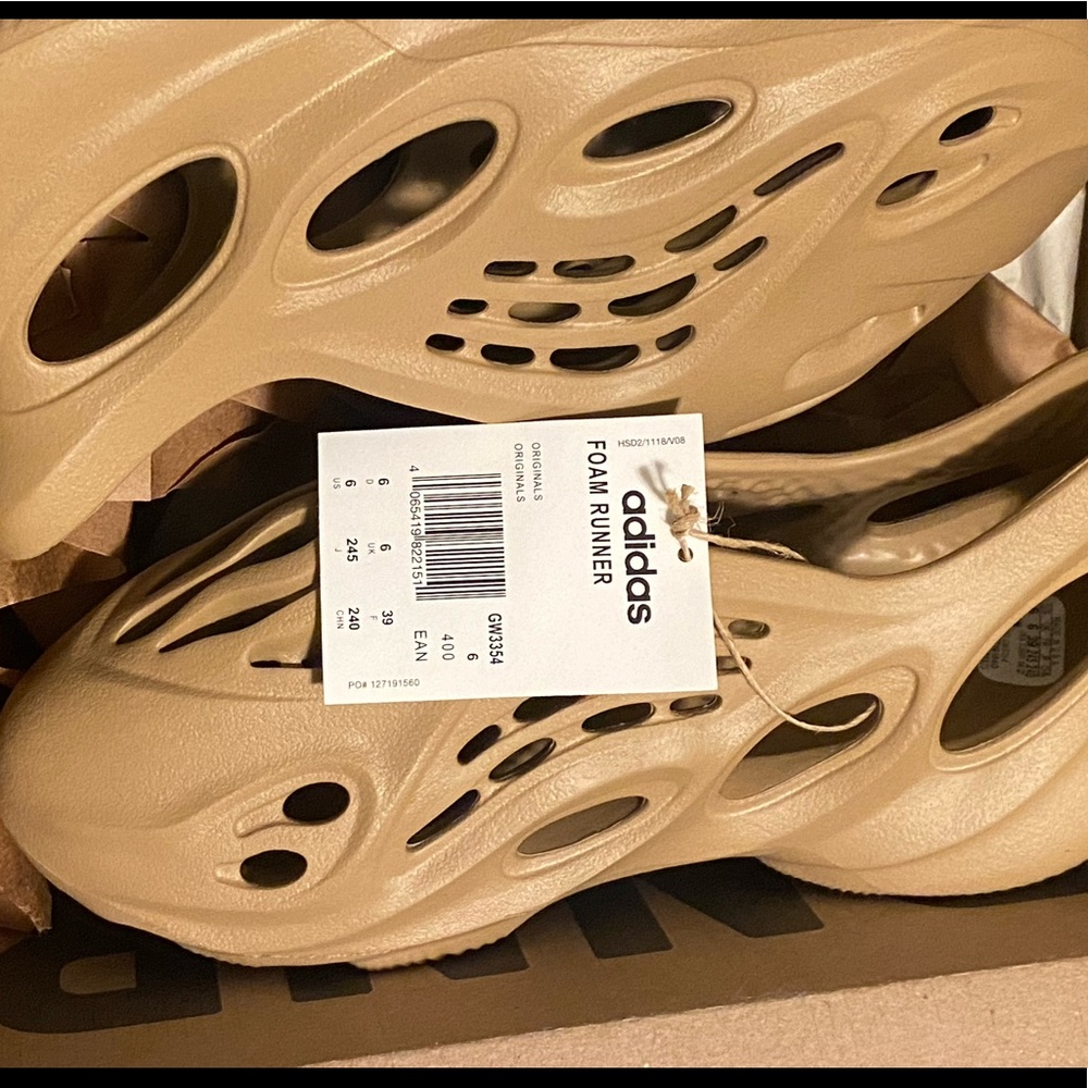 Yeezy foam runner in Orche. NWT size 6 men/8 women.